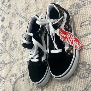 NWT Vans Black Old Skool Sneakers Iconic Design